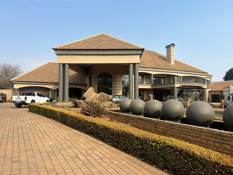 6 Bedroom Property for Sale in Mooikloof Gauteng