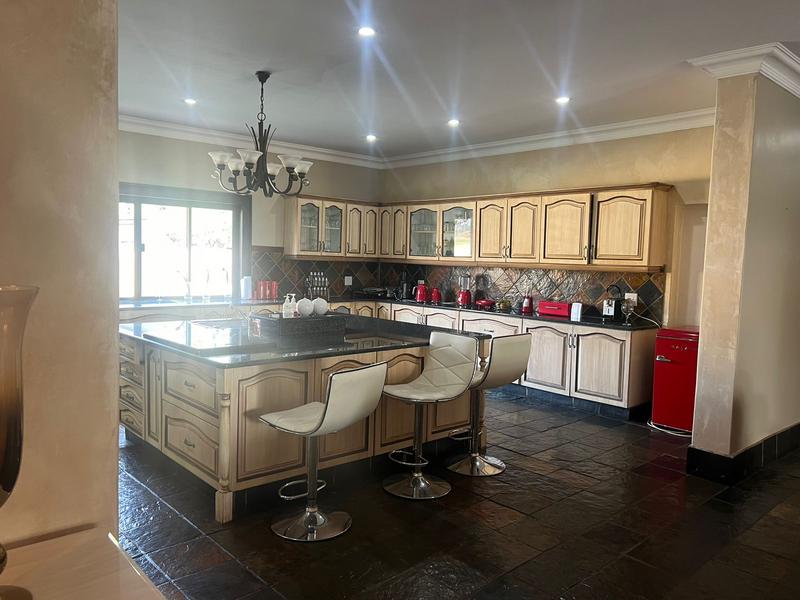 6 Bedroom Property for Sale in Mooikloof Gauteng