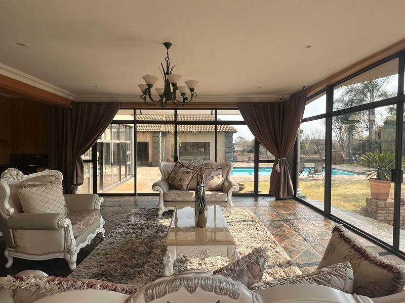 6 Bedroom Property for Sale in Mooikloof Gauteng