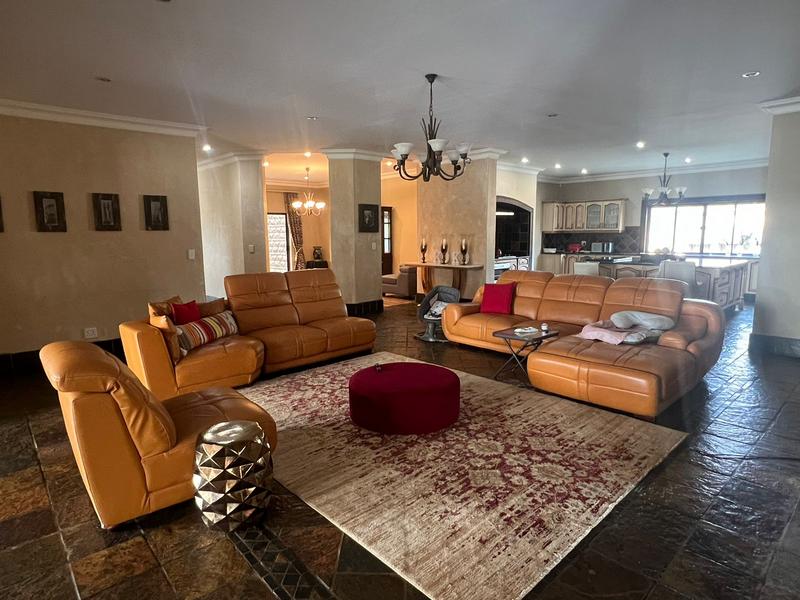 6 Bedroom Property for Sale in Mooikloof Gauteng