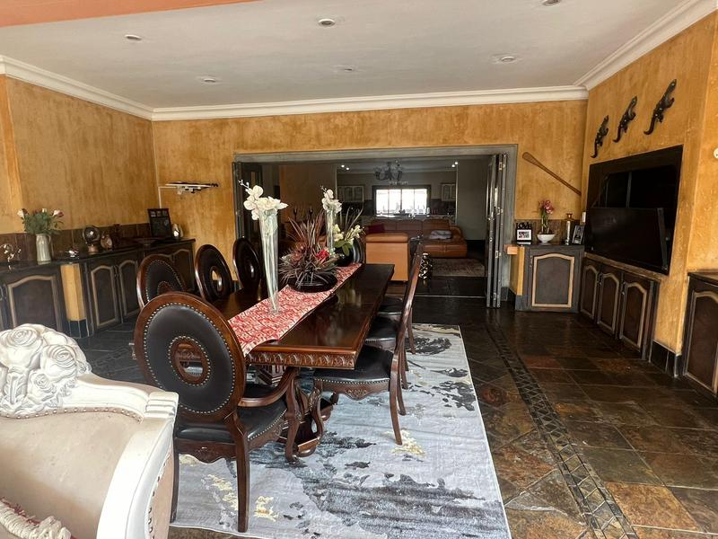6 Bedroom Property for Sale in Mooikloof Gauteng