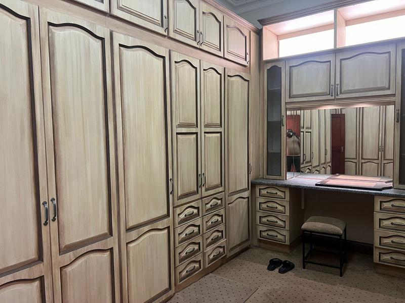 6 Bedroom Property for Sale in Mooikloof Gauteng