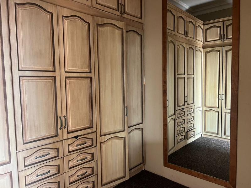 6 Bedroom Property for Sale in Mooikloof Gauteng