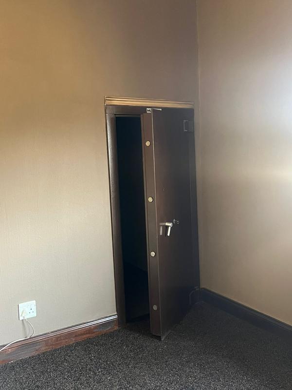 6 Bedroom Property for Sale in Mooikloof Gauteng