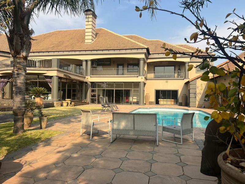 6 Bedroom Property for Sale in Mooikloof Gauteng