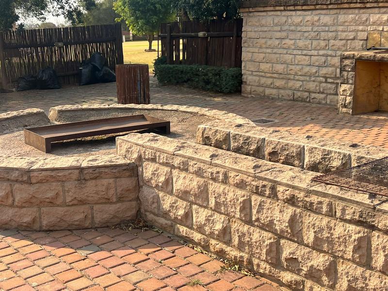 6 Bedroom Property for Sale in Mooikloof Gauteng