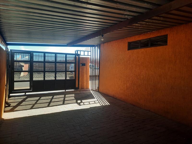 2 Bedroom Property for Sale in Lakeside Gauteng