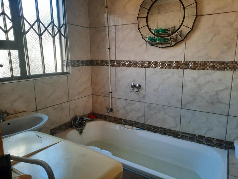 2 Bedroom Property for Sale in Lakeside Gauteng