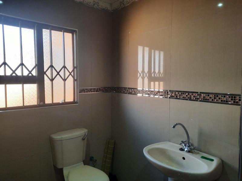 2 Bedroom Property for Sale in Lakeside Gauteng