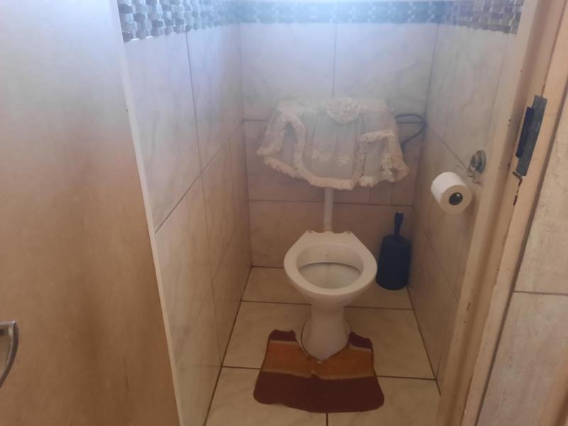 2 Bedroom Property for Sale in Lakeside Gauteng