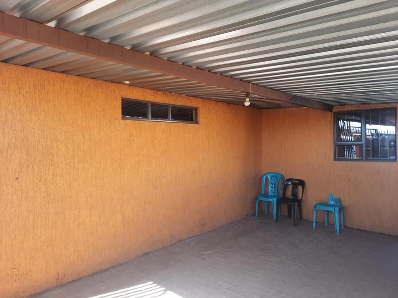 2 Bedroom Property for Sale in Lakeside Gauteng