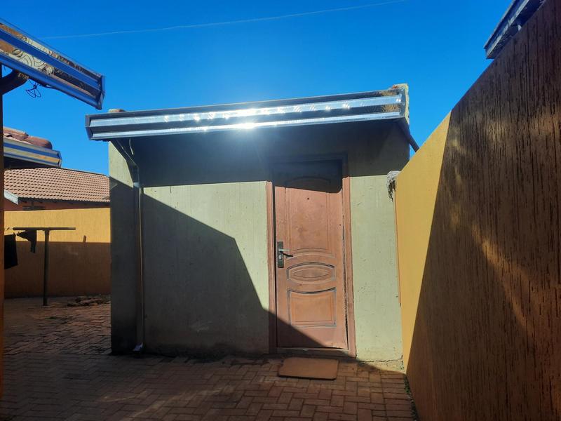 2 Bedroom Property for Sale in Lakeside Gauteng