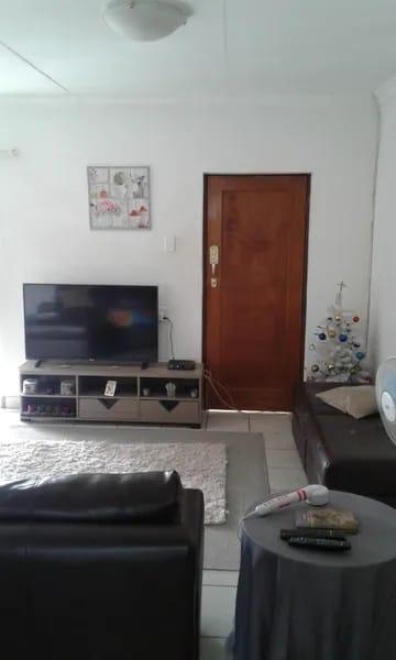 2 Bedroom Property for Sale in Glen Austin Gauteng