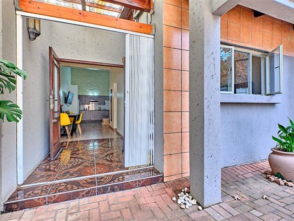 2 Bedroom Property for Sale in Woodmead Gauteng