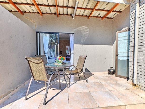 2 Bedroom Property for Sale in Woodmead Gauteng