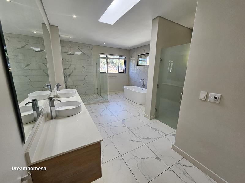 5 Bedroom Property for Sale in Duxberry Gauteng