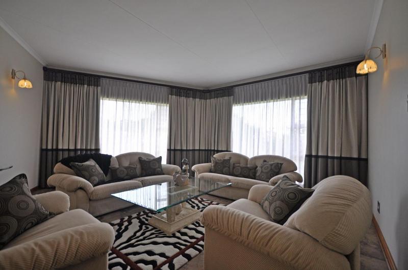 4 Bedroom Property for Sale in Three Rivers East Gauteng