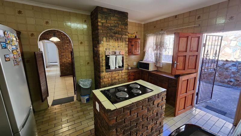 4 Bedroom Property for Sale in Glenvista Gauteng