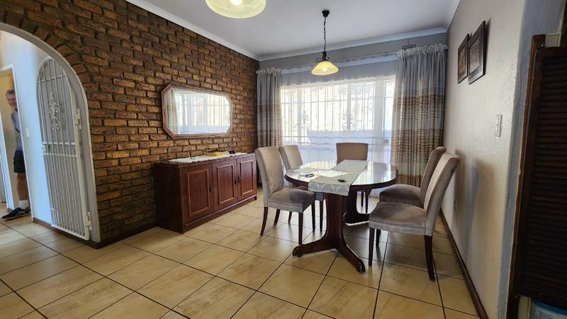 4 Bedroom Property for Sale in Glenvista Gauteng
