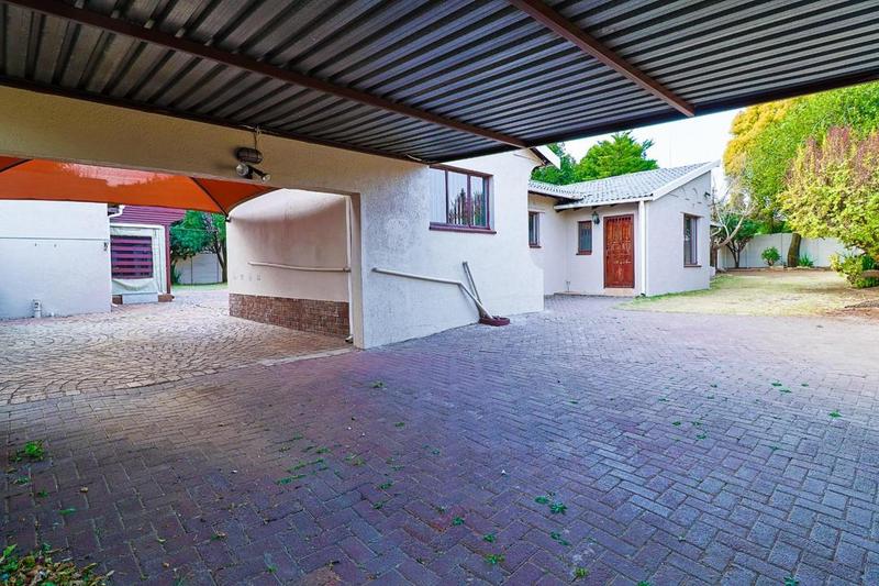 3 Bedroom Property for Sale in Glenvista Gauteng