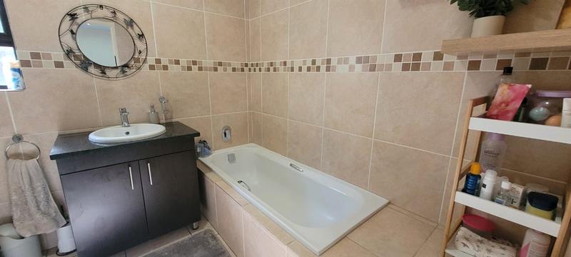 2 Bedroom Property for Sale in Mulbarton Gauteng
