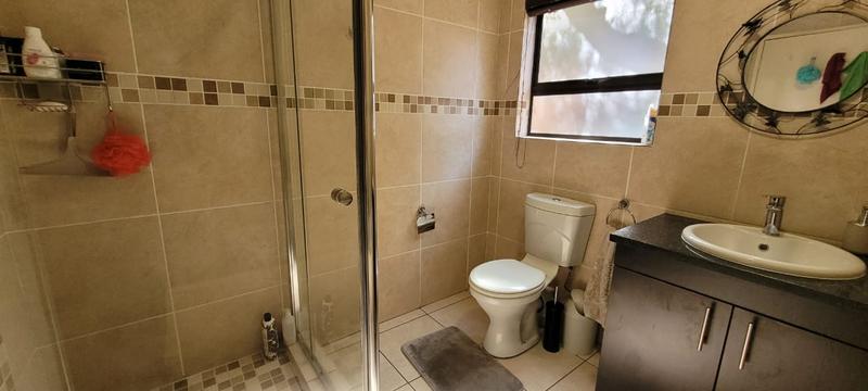 2 Bedroom Property for Sale in Mulbarton Gauteng