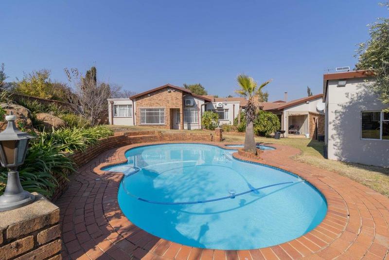 4 Bedroom Property for Sale in Mulbarton Gauteng