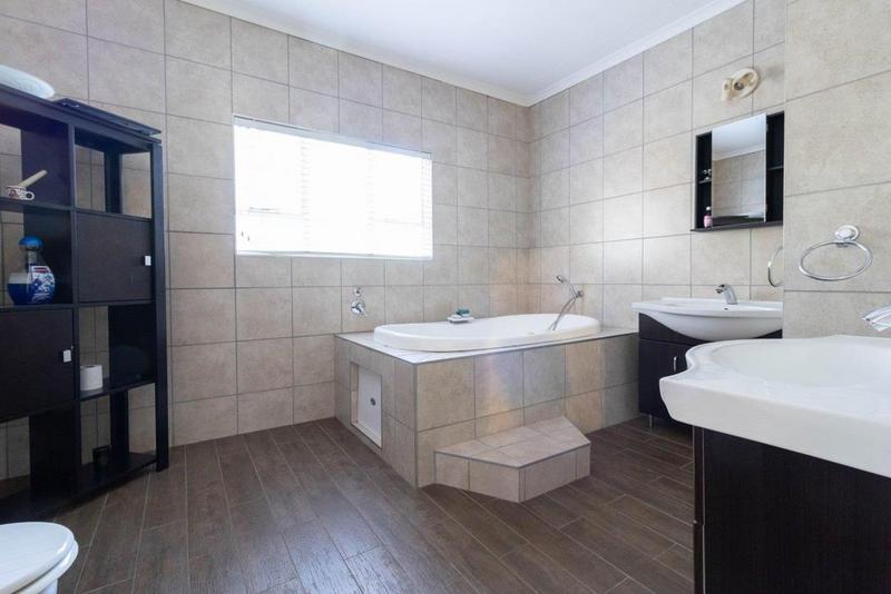 4 Bedroom Property for Sale in Mulbarton Gauteng