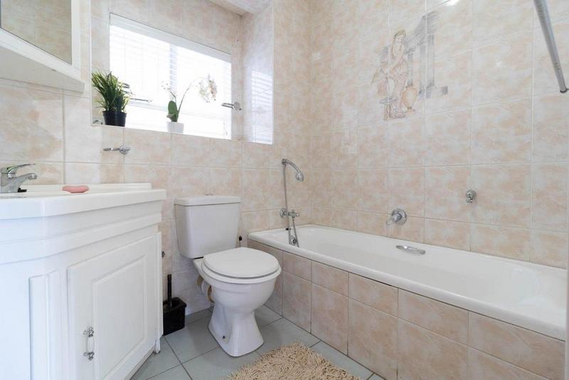 4 Bedroom Property for Sale in Mulbarton Gauteng