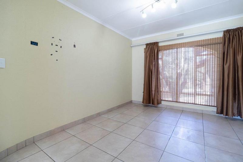 4 Bedroom Property for Sale in Mulbarton Gauteng