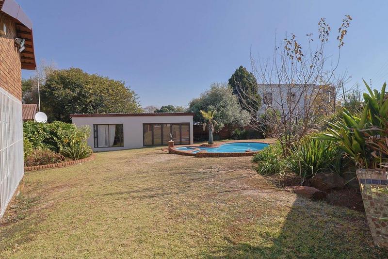 4 Bedroom Property for Sale in Mulbarton Gauteng
