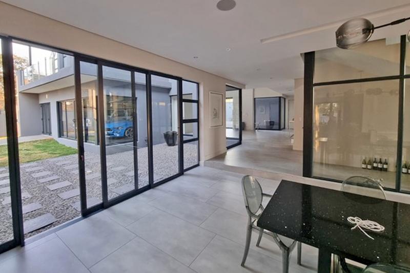 5 Bedroom Property for Sale in Hurlingham Gauteng