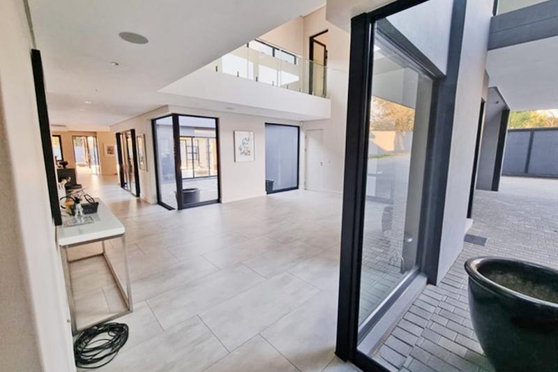 5 Bedroom Property for Sale in Hurlingham Gauteng