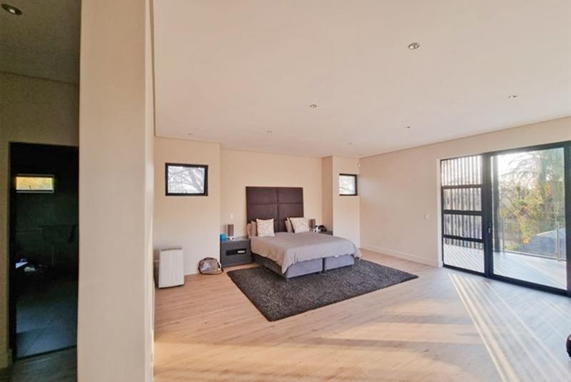 5 Bedroom Property for Sale in Hurlingham Gauteng
