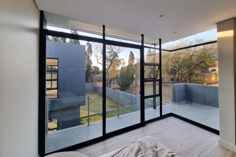 5 Bedroom Property for Sale in Hurlingham Gauteng