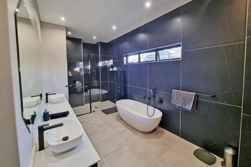 5 Bedroom Property for Sale in Hurlingham Gauteng