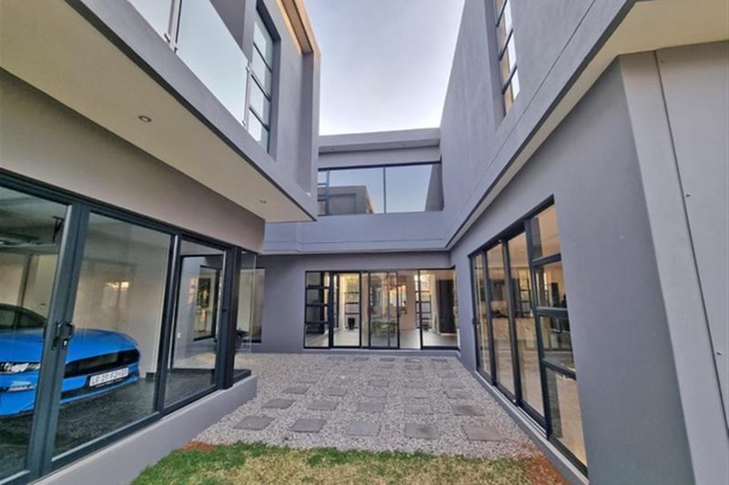 5 Bedroom Property for Sale in Hurlingham Gauteng