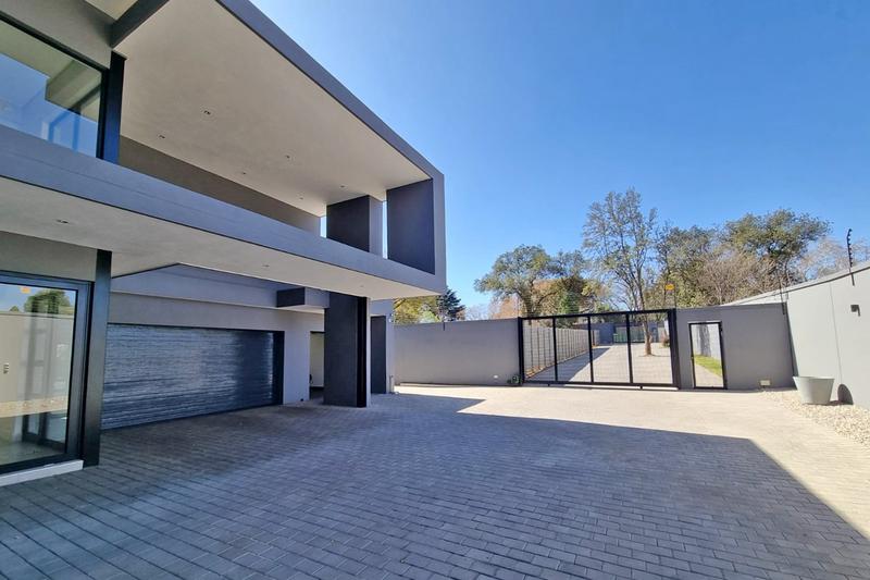5 Bedroom Property for Sale in Hurlingham Gauteng