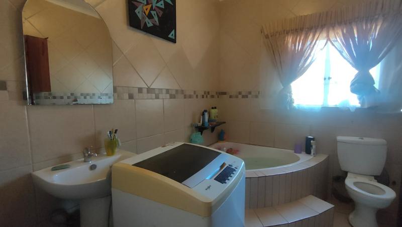 To Let 3 Bedroom Property for Rent in Hillshaven Gauteng