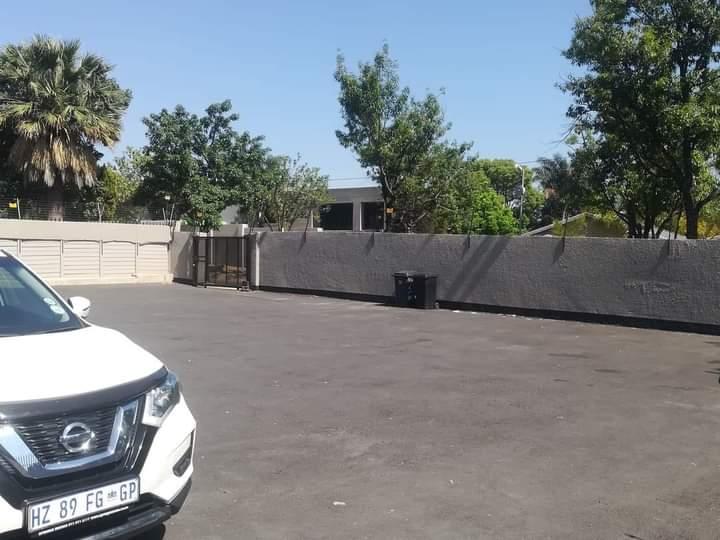 6 Bedroom Property for Sale in Bloubosrand Gauteng