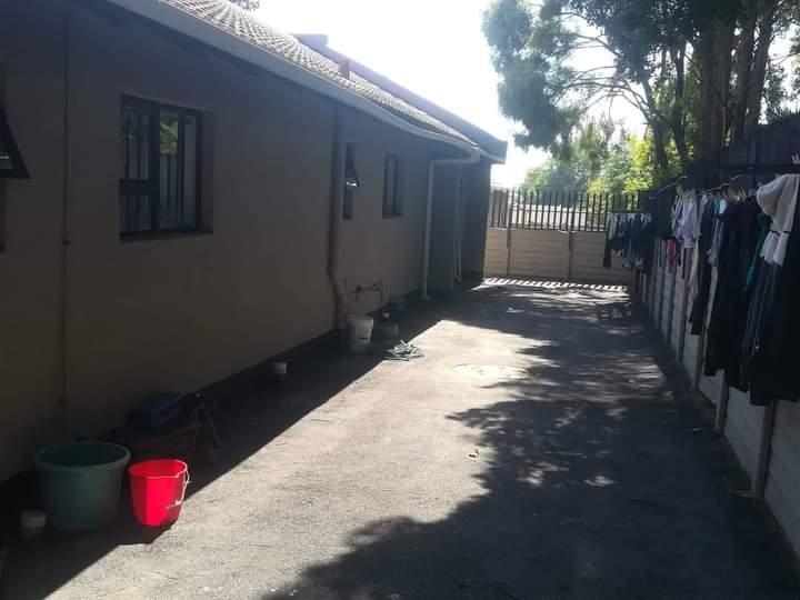 6 Bedroom Property for Sale in Bloubosrand Gauteng