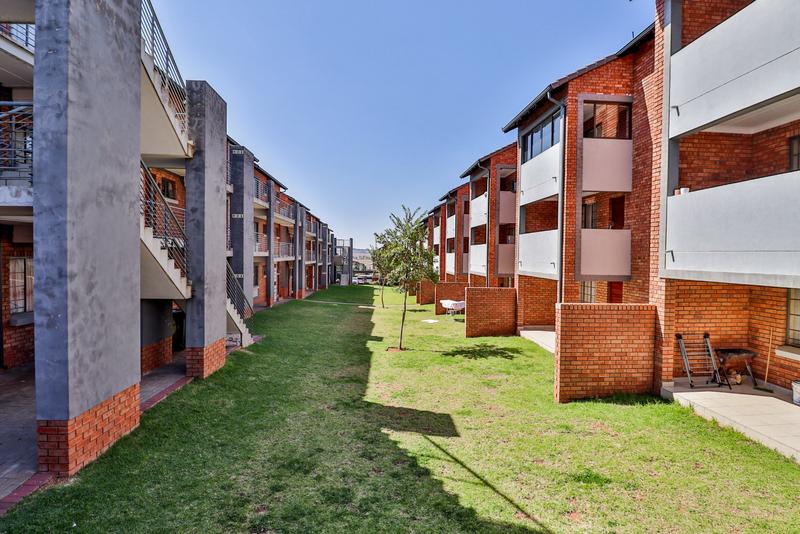 2 Bedroom Property for Sale in Noordwyk Gauteng