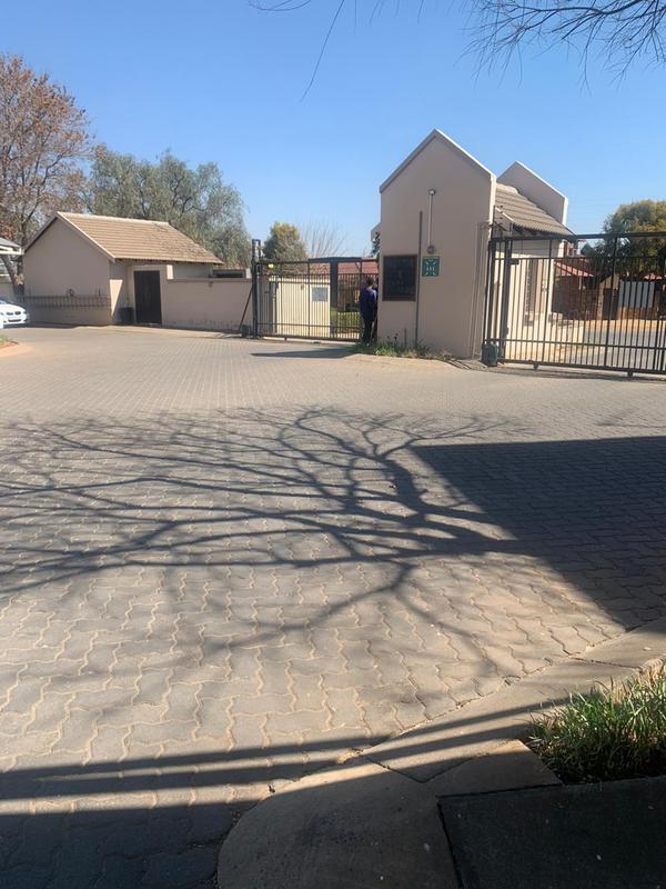 2 Bedroom Property for Sale in Klippoortjie Gauteng