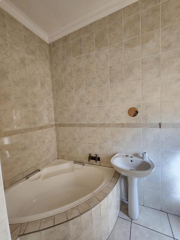 5 Bedroom Property for Sale in Laudium Gauteng