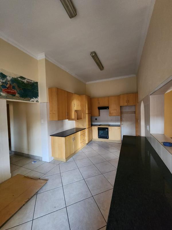 5 Bedroom Property for Sale in Laudium Gauteng