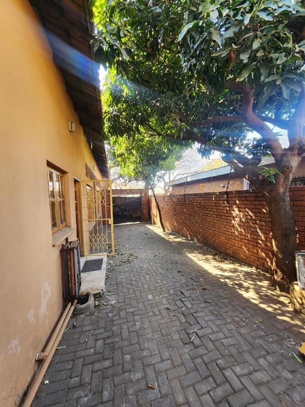 5 Bedroom Property for Sale in Laudium Gauteng