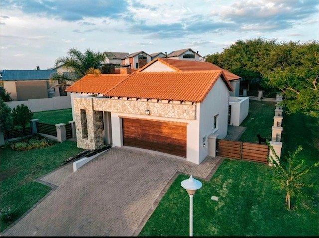 To Let 4 Bedroom Property for Rent in Copperleaf Estate Gauteng