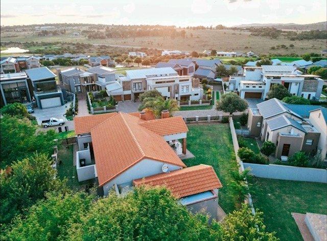 To Let 4 Bedroom Property for Rent in Copperleaf Estate Gauteng