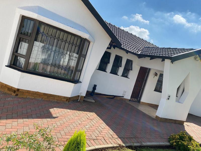 3 Bedroom Property for Sale in Albertsdal Gauteng