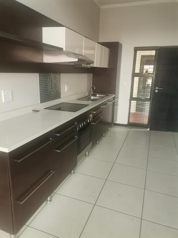 To Let 1 Bedroom Property for Rent in Greenstone Hill Gauteng